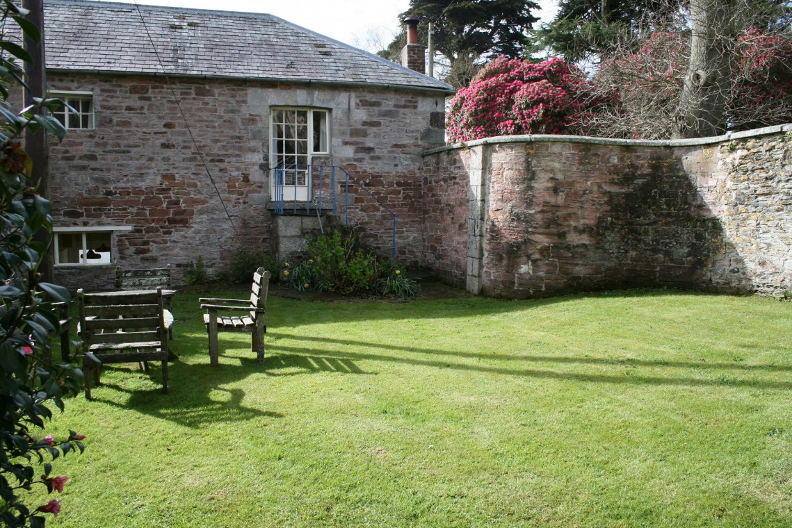 Dog friendly enclosed garden sales self catering