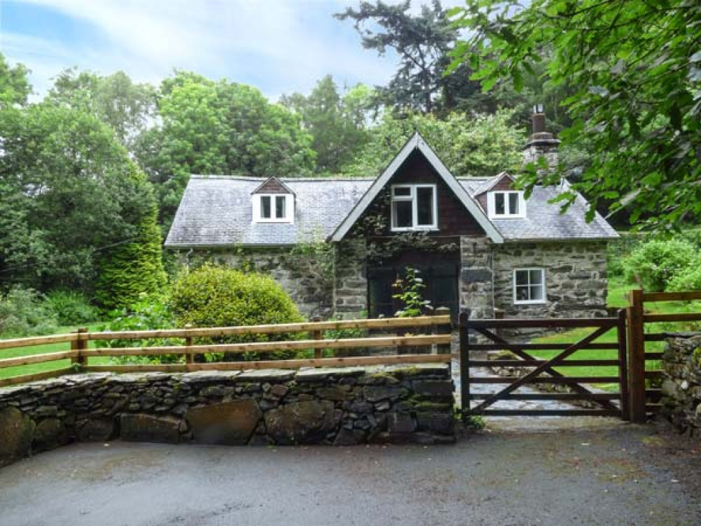 Hendre farmhouse shop boarding kennels