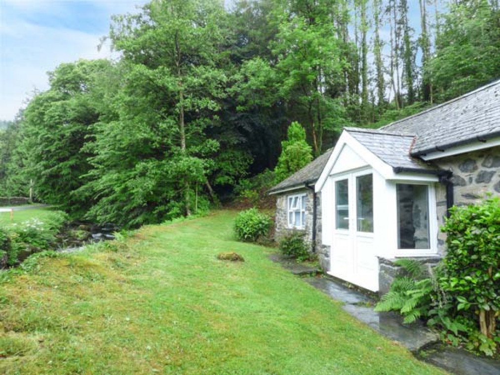 Hendre farmhouse boarding clearance kennels