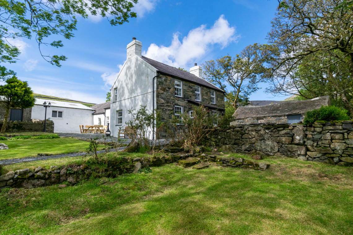 Hendre farmhouse outlet boarding kennels