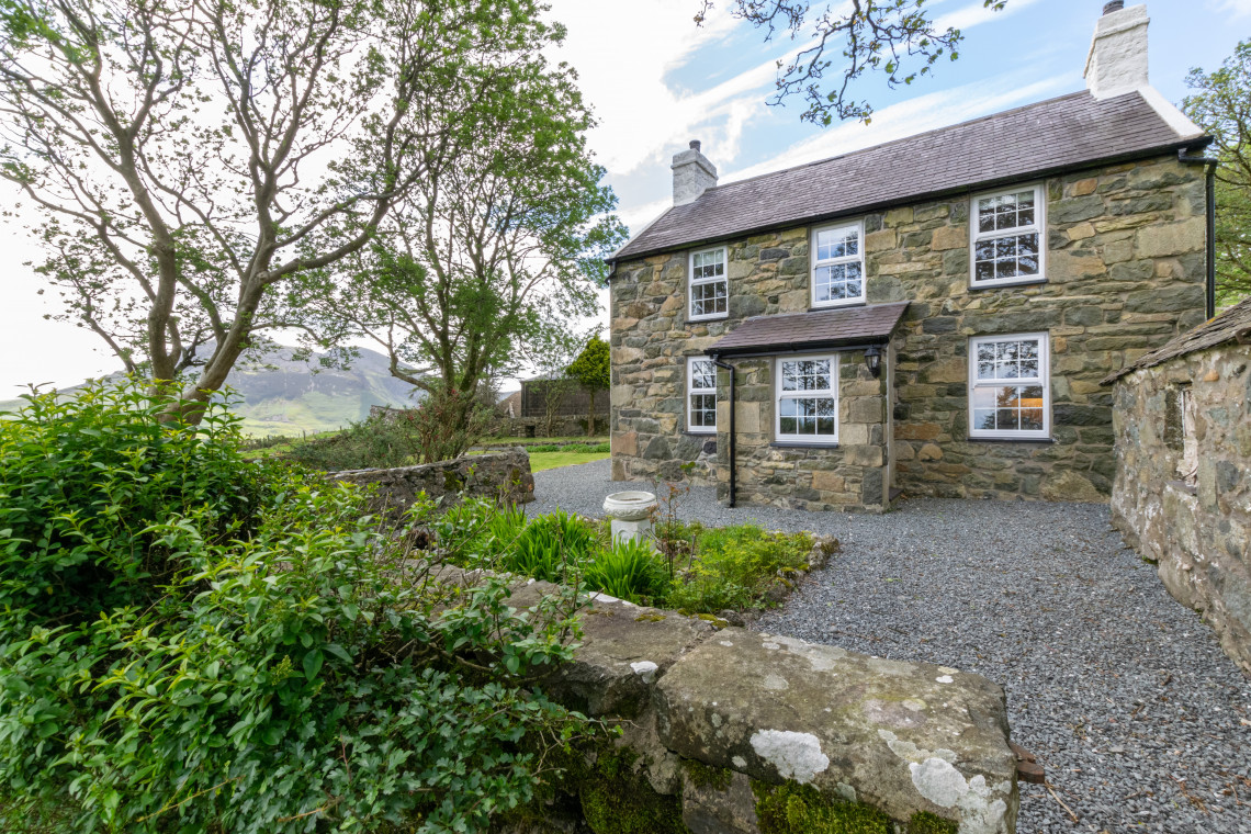 Hendre farmhouse boarding outlet kennels